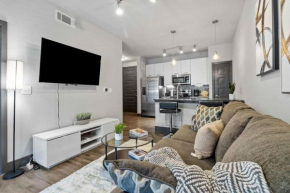 Modern 1BR Retreat Pool Free Wi-Fi Free Parking